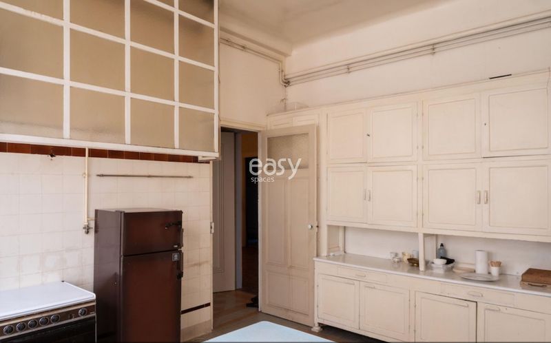 Dilapidated Haussmannian Apartment in Paris for Professional Photo Shoot Session